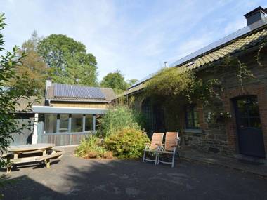 A surprising house with an ecological anima close to the Robertville lake