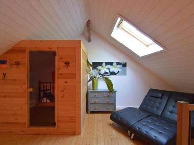 A surprising house with an ecological anima close to the Robertville lake