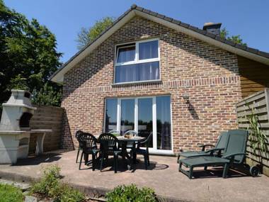 Picture-perfect Holiday Home in Sourbrodt with Garden BBQ
