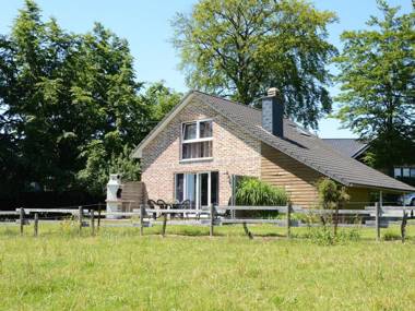 Picture-perfect Holiday Home in Sourbrodt with Garden BBQ