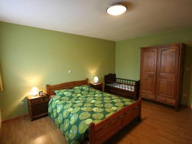 Renovated farmhouse quiet location with garden terraceideal for walks/cycling