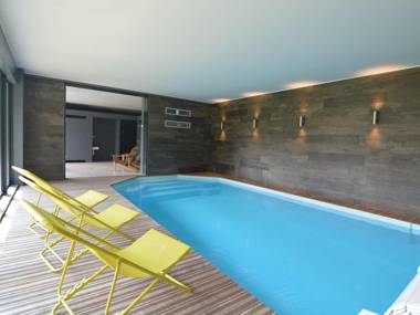 Gorgeous Holiday Home in Waimes with In-House Theatre & Pool