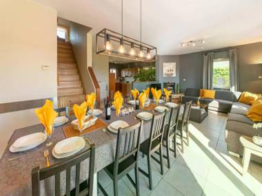 Detached house with sauna and jacuzzi nearby ski resort and nature park