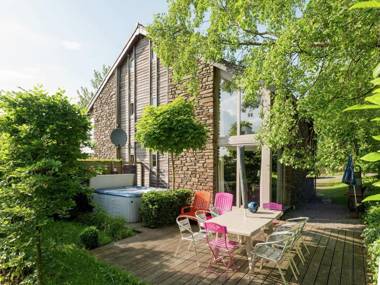 Cozy cottage with jacuzzi sauna and hammam