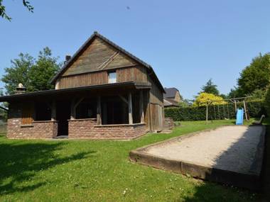 Vacation house on a beautiful lane and nearby the lake.