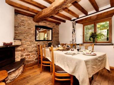 Spacious house in authentic Ardennes style with beautiful sunny garden