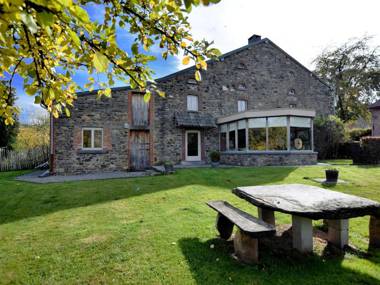 Rustic house with large garden and conservatory