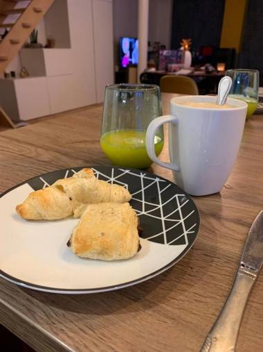 Room in Guest room - Bedroom and small private bathroom