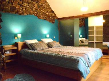 Large 18th century house in the heart of the typical village of Champlon garden