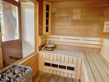 Luxurious Holiday Home in Stoumont with Pool & Bar