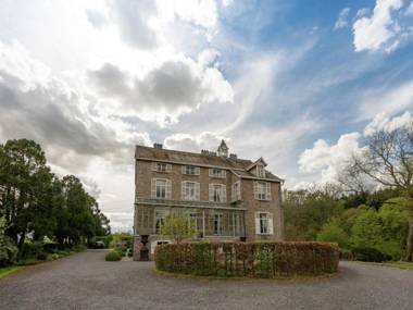 Beautiful manor house in a park near Rochefort and Han-sur-Lesse