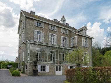 Beautiful manor house in a park near Rochefort and Han-sur-Lesse
