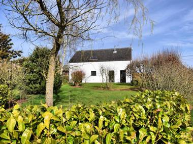 Spacious and attractive holiday home in peaceful setting with beautiful large garden