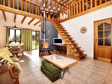 Spacious and attractive holiday home in peaceful setting with beautiful large garden