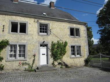 Lavish Holiday Home in Forrières with Sauna Swimming Pool