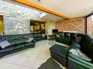 Stone Cottage with Sauna Jacuzzi a 5 min drive from the cave of Lorette in Rochefort