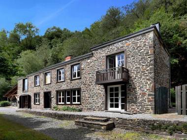 Vintage Holiday Home with Barbecue in Rendeux