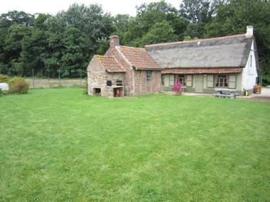 Snug authentic farm house with trampoline and table tennis peaceful