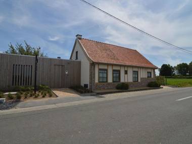 Gorgeous country house with giant garden and views of the fields.