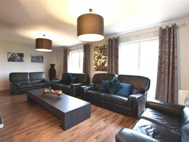 Gorgeous country house with giant garden and views of the fields.