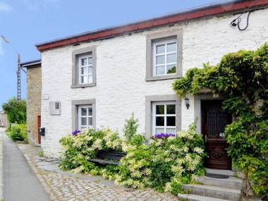 Very authentic Ardennes house also bookable with BE-6850-14