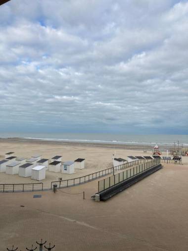 SEAVIEW Studio with sleeping corner 4 p - OOSTENDE - Type Sluis - direct seaview situated at the beachfront