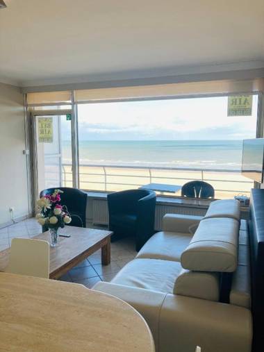 SEAVIEW Studio OOSTENDE - Type BREDA - with separate sleeping corner - 4p - direct seaview beachfront