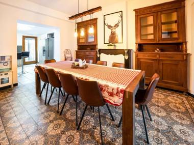 Vintage Holiday Home in Frasnes with Garden