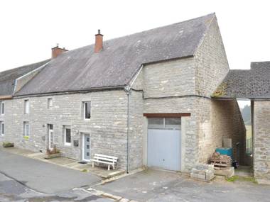 Vintage Holiday Home in Couvin near River