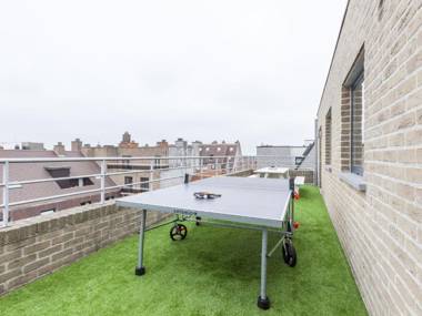 Quaint Apartment in Middelkerke with Terrace and Deckchairs