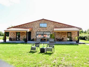 New tasteful family home centrally located between Breskens and the coast.