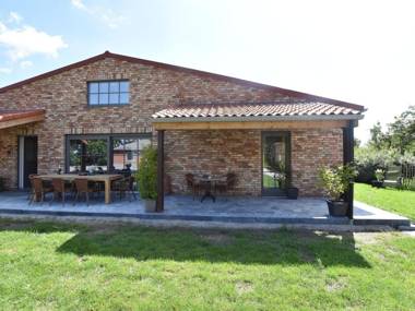 New tasteful family home centrally located between Breskens and the coast.