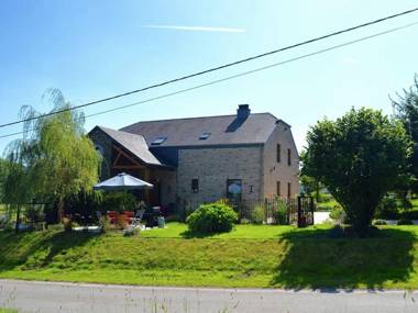 Cozy Cottage in Paliseul with Garden