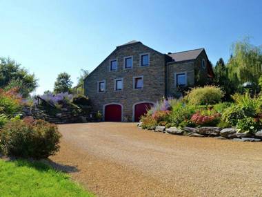 Cozy Cottage in Paliseul with Garden