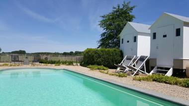 Casa-Cosi tourist & business flats with reserved parking and private terraces in shared garden with seasonal pool and sauna included