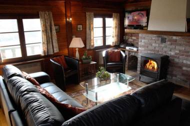 Luxurious and charming chalet with sauna and open fireplace located by a forest