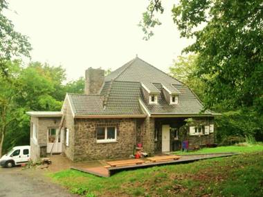 Cozy Holiday Home in Falaen with Terrace