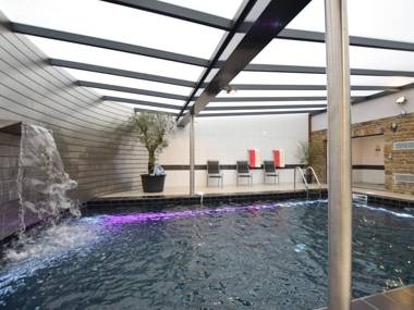 Luxurious villa with indoor heated swimming pool and sauna in the Libin region