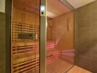 Luxurious villa with indoor heated swimming pool and sauna in the Libin region