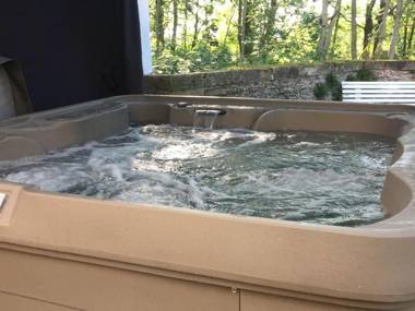 Unique Holiday Home in Virton with Jacuzzi