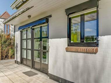 Inviting Holiday Home in Heuvelland with Garden