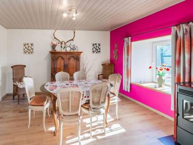 Cozy Holiday Home in Houffaliz with Garden