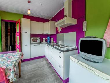 Lively Holiday Home with Garden Barbecue Garden Furniture