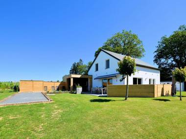 Beautiful completely renovated luxury home with sauna jacuzzi and private bathrooms