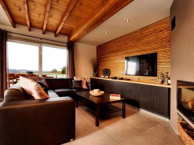 Beautiful completely renovated luxury home with sauna jacuzzi and private bathrooms