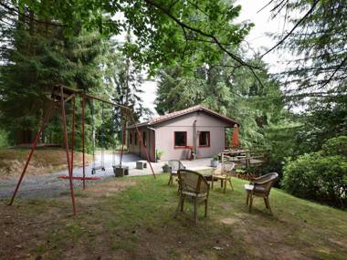 Chalet in a green and peaceful environment.