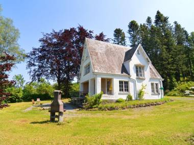 A superb cottage  in the middle of a natural park.