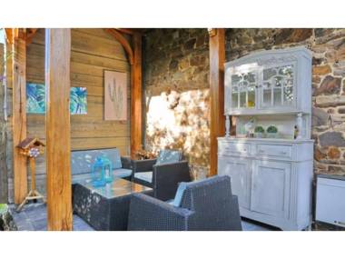 Stone-built house for 8 persons located in the centre of Werpin