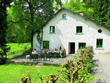 Cozy Holiday Home in Herbeumont with Sauna