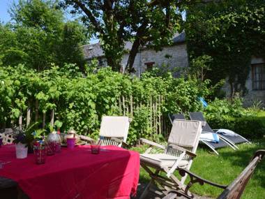 Enchanting Cottage in Comblain-Fairon with Terrace Garden